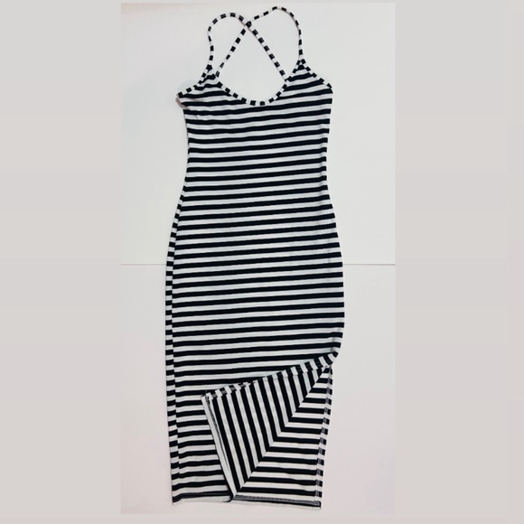 Bodycon Crossback Stripped Dress - Picture 2 of 5